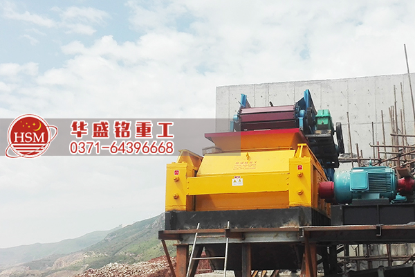 外貿(mào)訂單再創(chuàng)佳績，輥式破碎機出口國外。