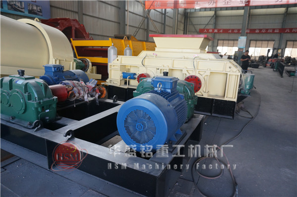 1000x800型液壓對輥破碎機發(fā)往江蘇發(fā)貨現場